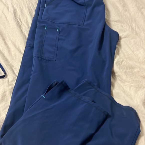 3 sets of scrubs. - Picture 4 of 4